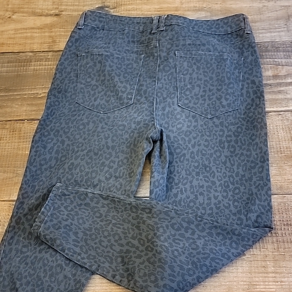 💥JOLT black leopard‎ jeans jeggings. Sz 11 - Picture 3 of 6
